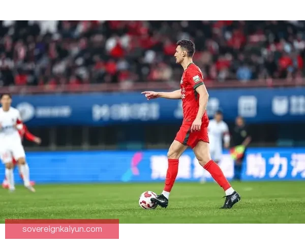 萨拉赫庆祝动作起源引发热议，球迷纷纷讨论其背后故事与含义。