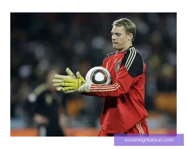 诺伊尔心理素质持续提升，展现出稳健的赛场表现与领导能力